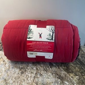 Eddie Bauer Cozy Plush Throw